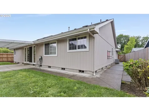 139 Redrock Way Eugene OR 97404