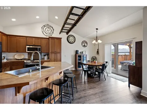 203 Copper Way Creswell OR 97426