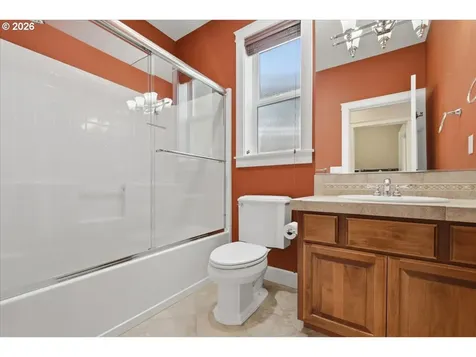 909 N 9th Way Ridgefield WA 98642