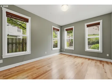 909 N 9th Way Ridgefield WA 98642