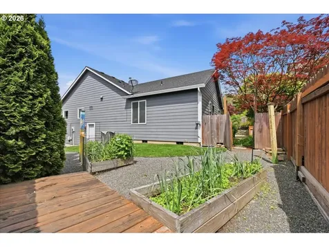 909 N 9th Way Ridgefield WA 98642