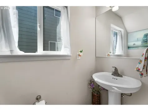 1233 SE Windsong Drive Cascade Locks OR 97014
