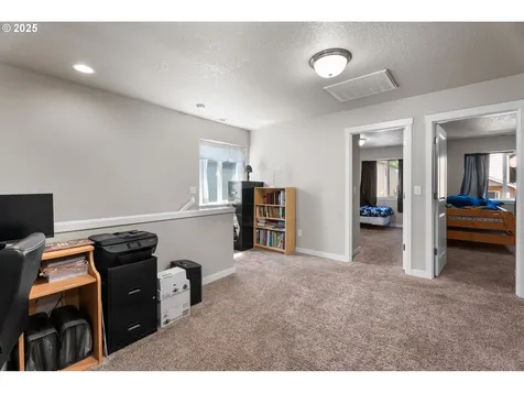 1233 SE Windsong Drive Cascade Locks OR 97014