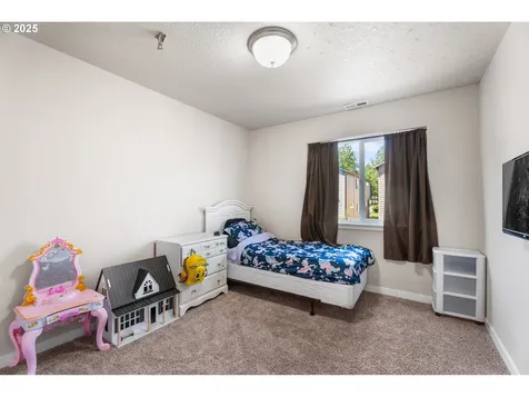 1233 SE Windsong Drive Cascade Locks OR 97014