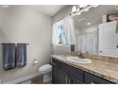 1233 SE Windsong Drive Cascade Locks OR 97014