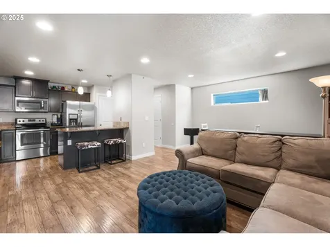 1233 SE Windsong Drive Cascade Locks OR 97014