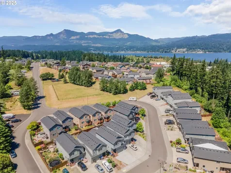 1233 SE Windsong Drive Cascade Locks OR 97014