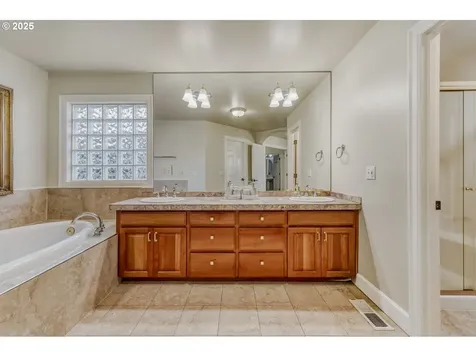 9818 SE Clatsop Street Portland OR 97266