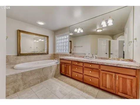 9818 SE Clatsop Street Portland OR 97266