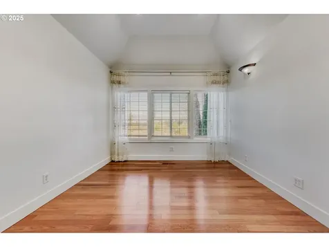 9818 SE Clatsop Street Portland OR 97266
