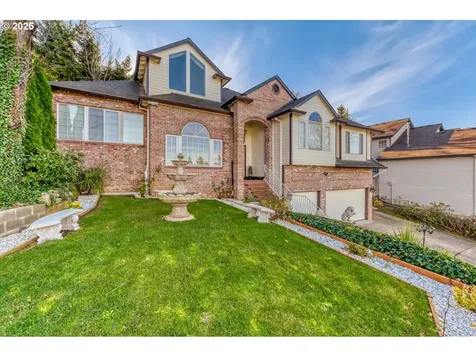 9818 SE Clatsop Street Portland OR 97266
