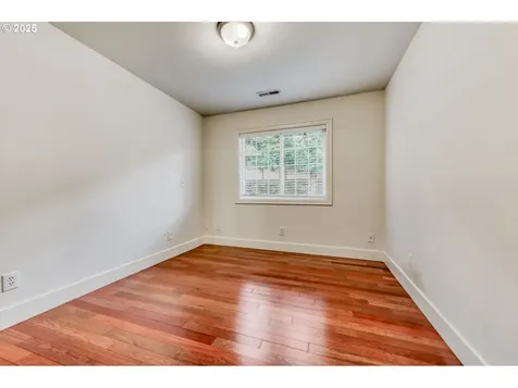 9818 SE Clatsop Street Portland OR 97266