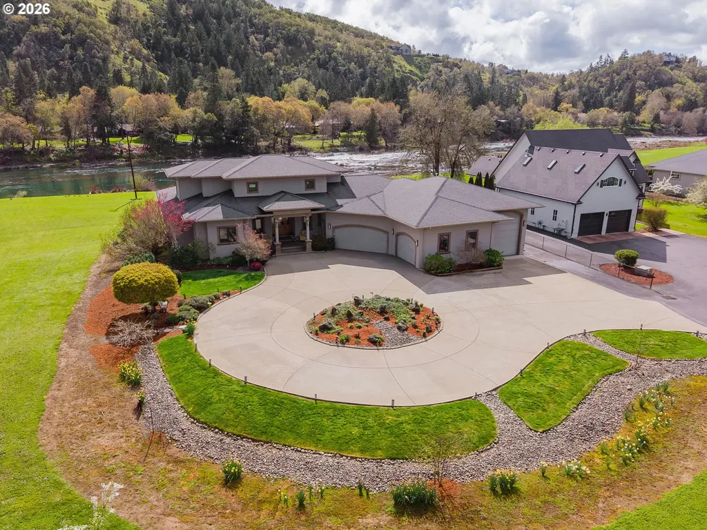 130 Stengar Lane Roseburg OR 97471