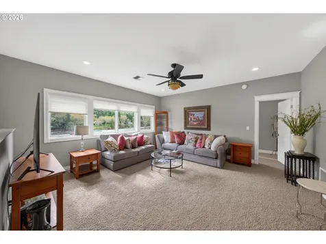 130 Stengar Lane Roseburg OR 97471