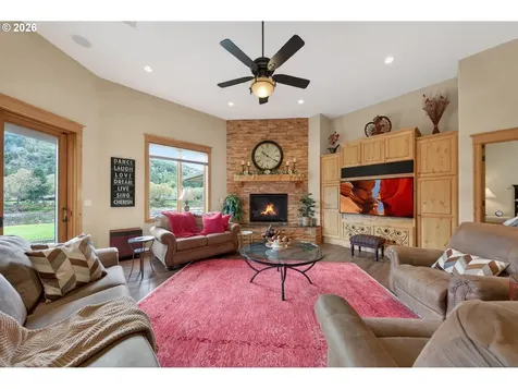 130 Stengar Lane Roseburg OR 97471