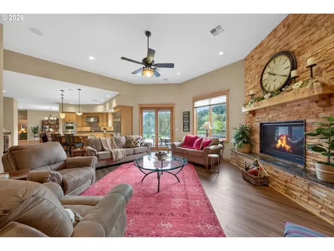 130 Stengar Lane Roseburg OR 97471