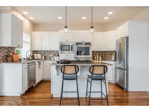 21157 NE Shore Drive Fairview OR 97024