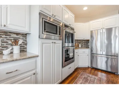 21157 NE Shore Drive Fairview OR 97024