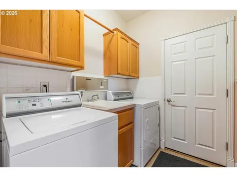 21157 NE Shore Drive Fairview OR 97024