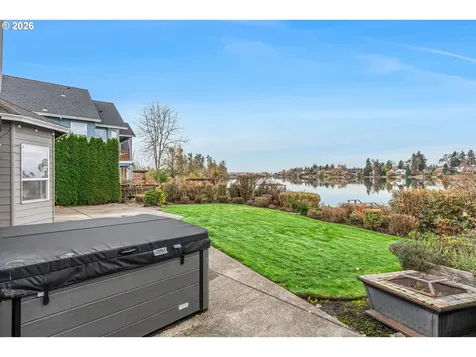21157 NE Shore Drive Fairview OR 97024