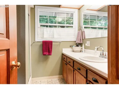 4588 Ward Drive NE Salem OR 97305