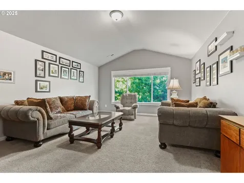 4925 E Masters Drive Newberg OR 97132