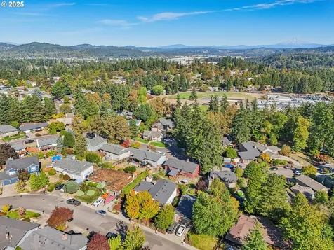 17900 Monticello Drive Gladstone OR 97027