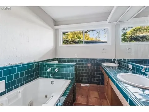 215 SW Towle Avenue Gresham OR 97080