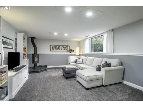 230 NE Kingwood Street Mcminnville OR 97128