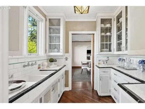 2643 SW Buena Vista Drive Portland OR 97201