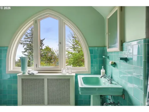 2643 SW Buena Vista Drive Portland OR 97201