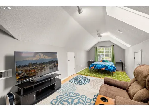 215 E Hereford Street Gladstone OR 97027