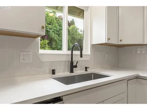 211 NW 103rd Street Vancouver WA 98685