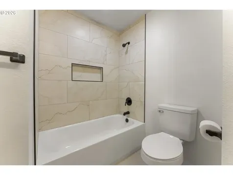 211 NW 103rd Street Vancouver WA 98685