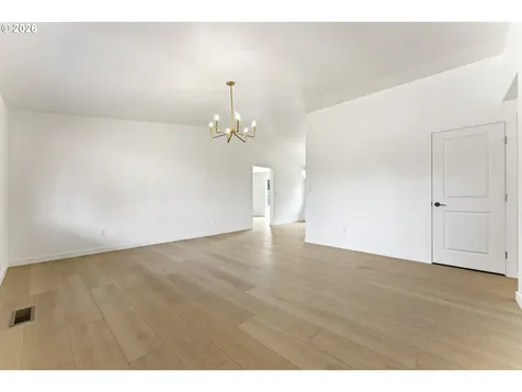 211 NW 103rd Street Vancouver WA 98685