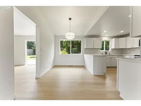 211 NW 103rd Street Vancouver WA 98685