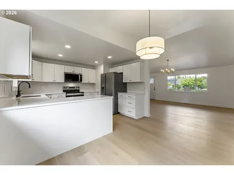 211 NW 103rd Street Vancouver WA 98685