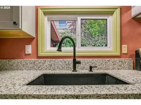 713 E 27th Avenue Eugene OR 97405