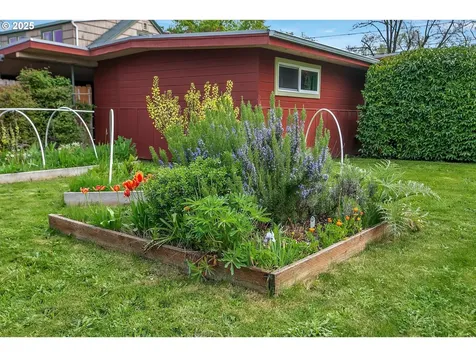 713 E 27th Avenue Eugene OR 97405