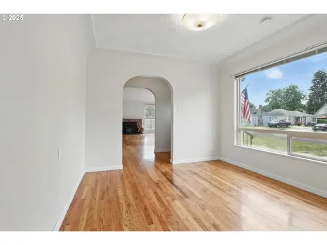 609 W Lincoln Street Woodburn OR 97071