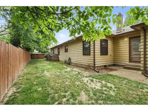 609 W Lincoln Street Woodburn OR 97071