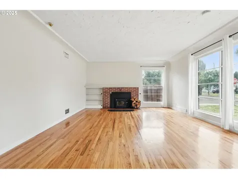 609 W Lincoln Street Woodburn OR 97071