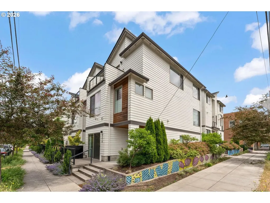 961 N Skidmore Street Portland OR 97217