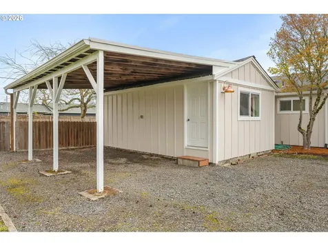 895 Burton Street Harrisburg OR 97446