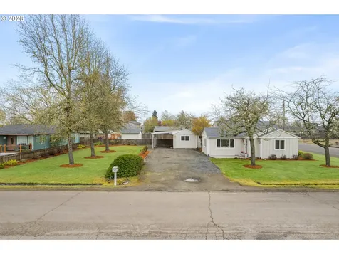 895 Burton Street Harrisburg OR 97446
