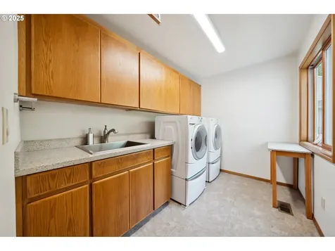 6121 SW Orchid Drive Portland OR 97219
