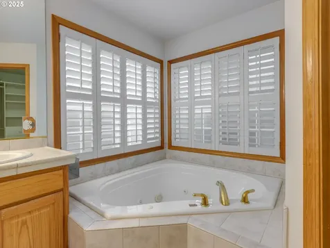 2868 NE Charlois Drive Hillsboro OR 97124