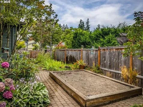 2868 NE Charlois Drive Hillsboro OR 97124
