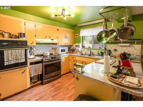 871 Rossmore Street Eugene OR 97404