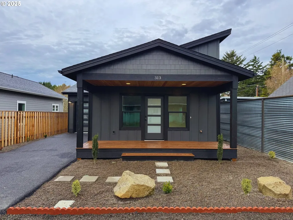 313 SE Oar Avenue Lincoln City OR 97367